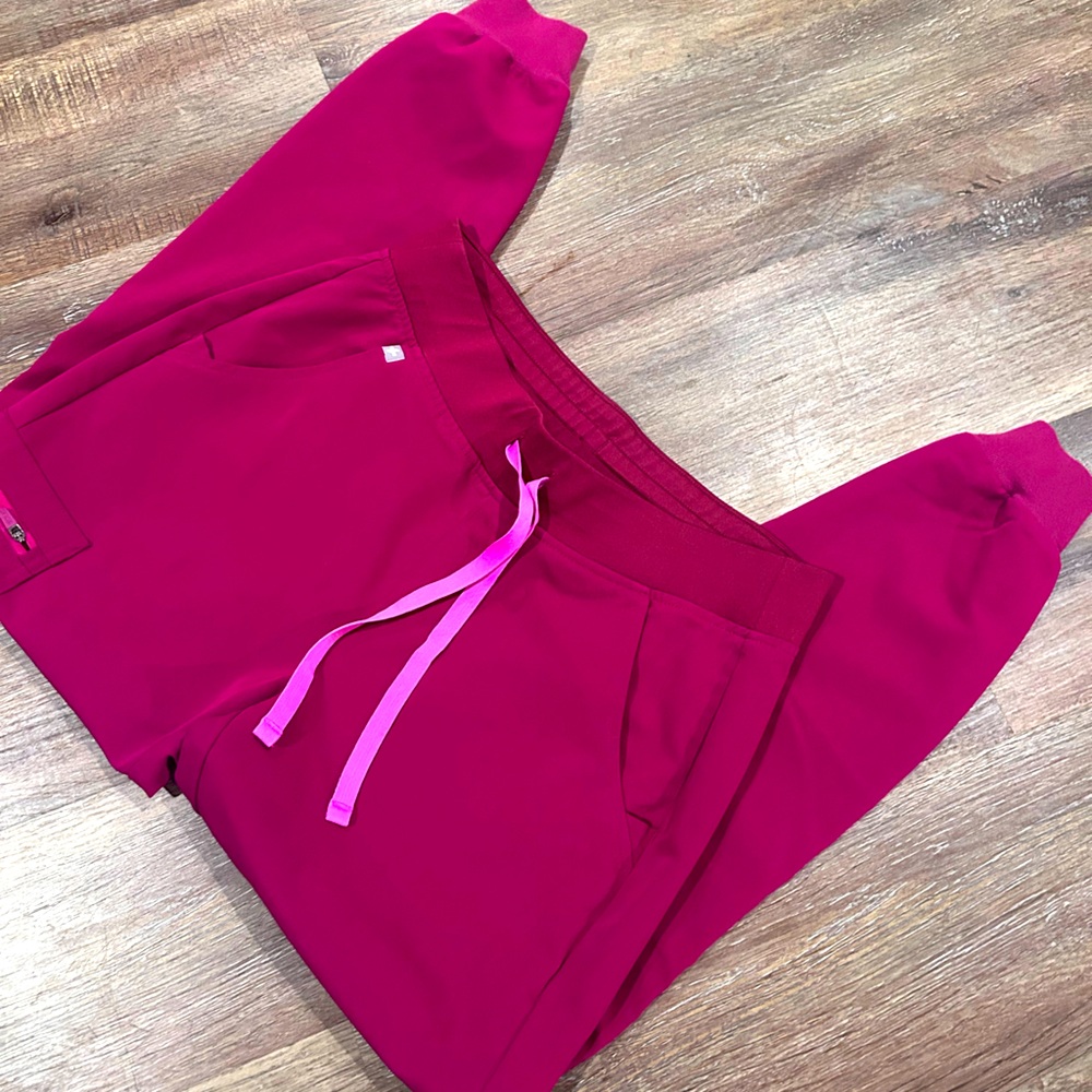 Figs Zamora jogger style scrubs size Small magenta color with brighter pink ties